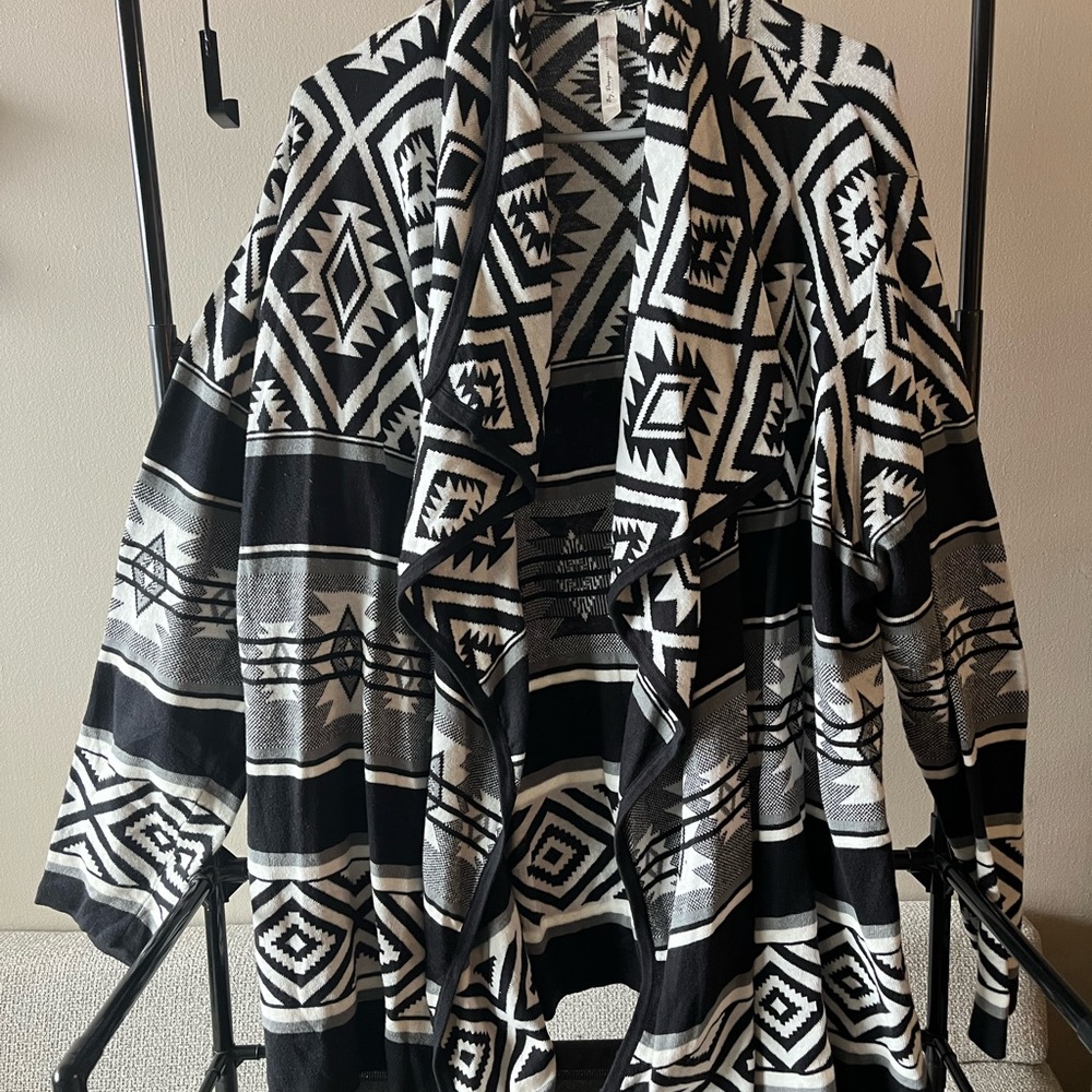 Black and White Geometric Patterned Women's Tunic